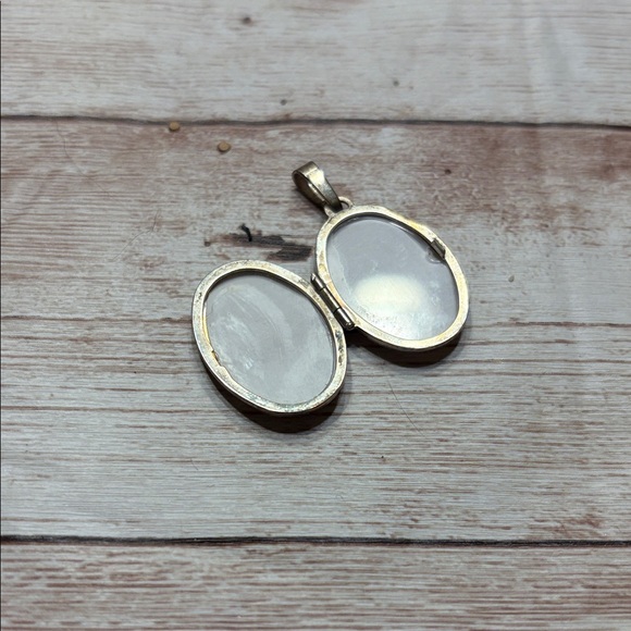 Vintage 925 Sterling  Silver Claddagh Locket Necklace By K & L - Picture 2 of 5